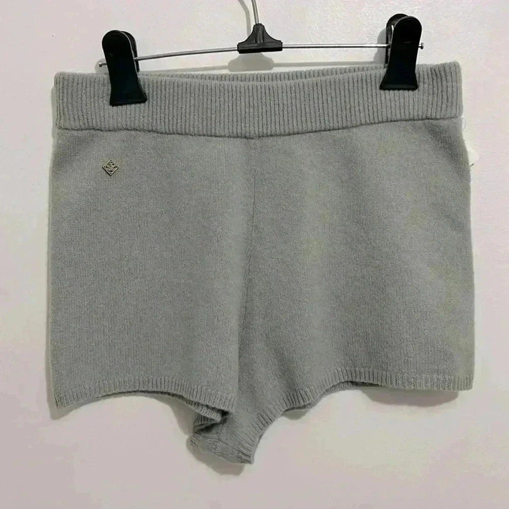 BNWT SANDRO Women’s Izzie wool shorts size 38 in Olive Green - Picture 2 of 5